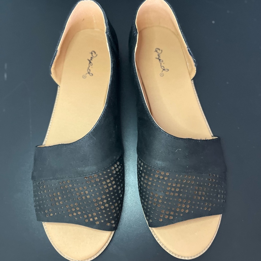 Qupid d’orsay flats. Women’s size 8.5. Black